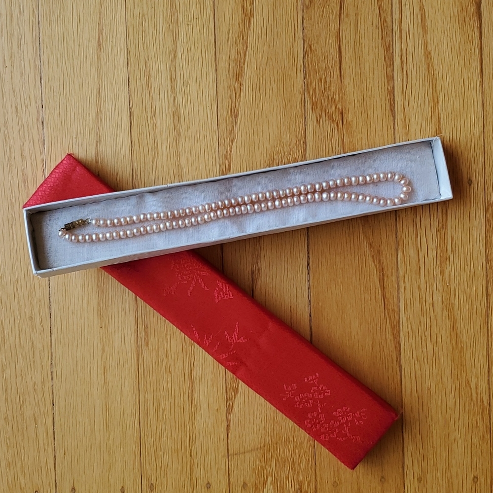 Pink pearl strand necklace
